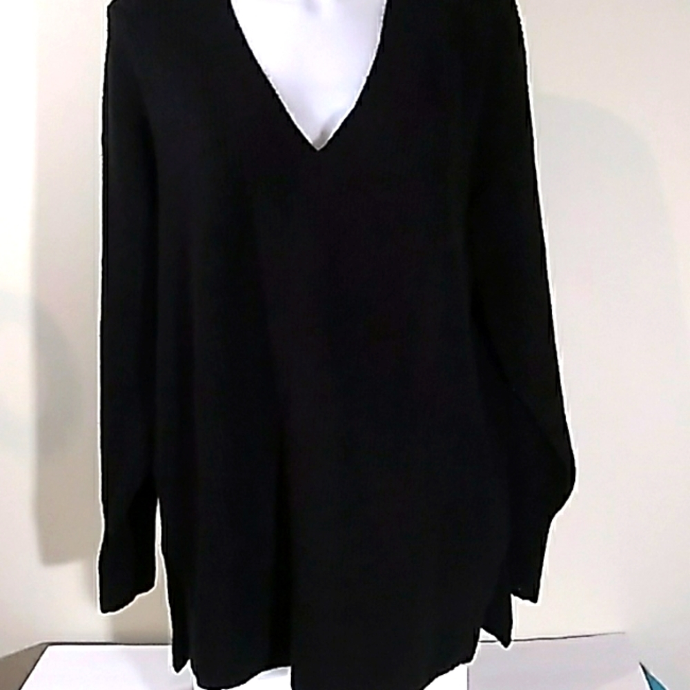 Super Soft V Neck Tunic Sweater, Recycled Polyester. NWOT